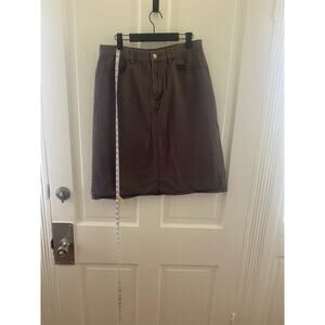 Women’s GHBass & Co. Size 12 Olive Green Skirt Zipper and Button Up Slit in back